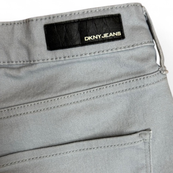 DKNY Jeans Women's Rolled Hem Chino Shorts - Size 4 - Picture 7 of 7